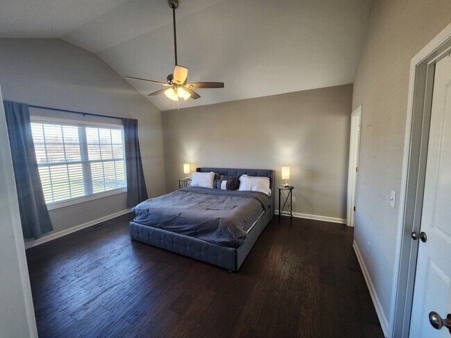 Foto del edificio - 355 N Harris Rd
