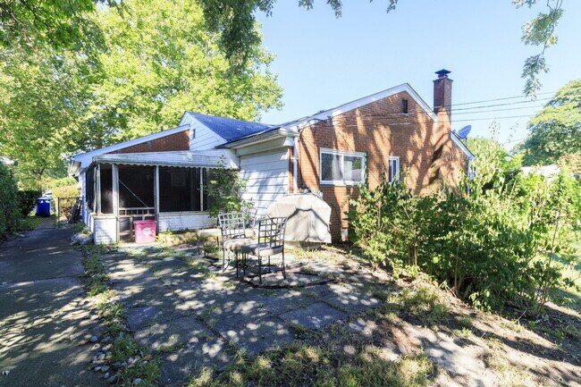 Building Photo - 28622 Milton Ave