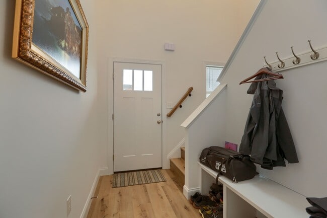 Building Photo - 4 bedroom