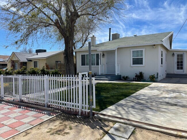 Building Photo - 2965 Desert St