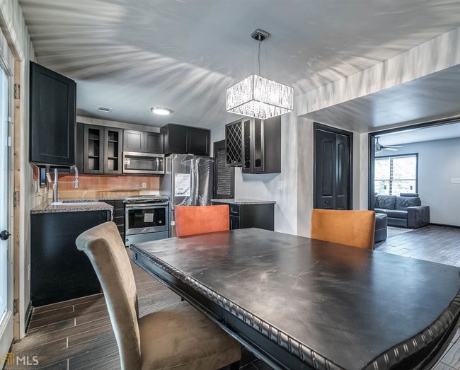 Foto del edificio - 948 Silverwood Dr