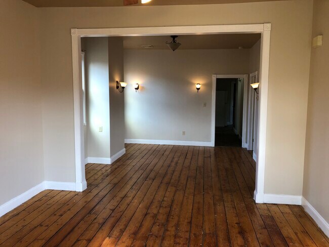Living Rm - 549 5th Ave
