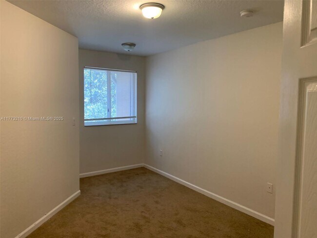 Foto del edificio - 21219 NW 14th Pl