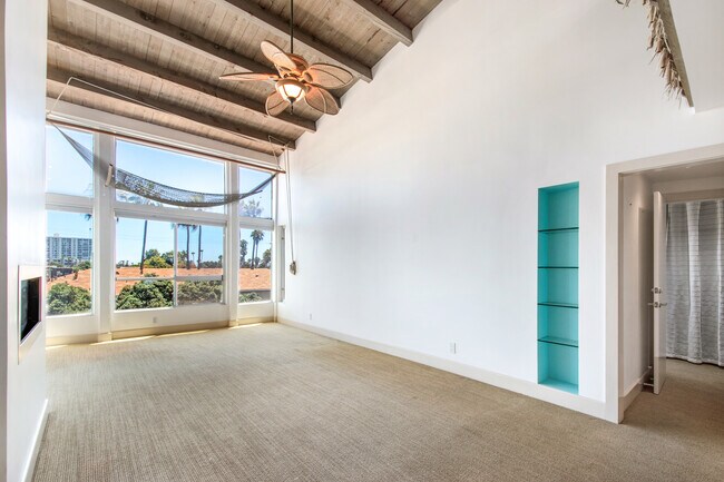 Building Photo - 2221 Ocean Ave