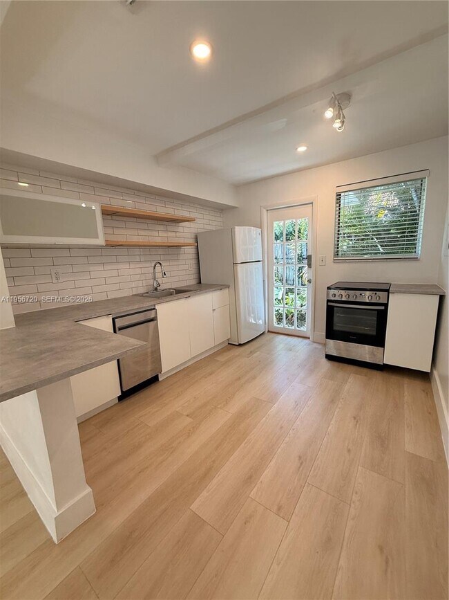 Foto del edificio - 2538 SW 11th St