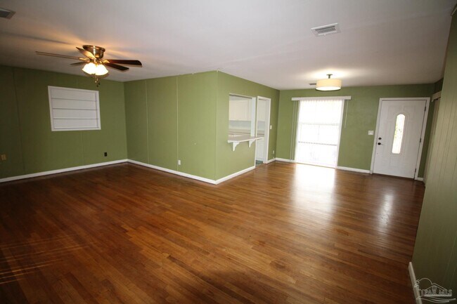 Building Photo - 3801 Forest Glen Dr