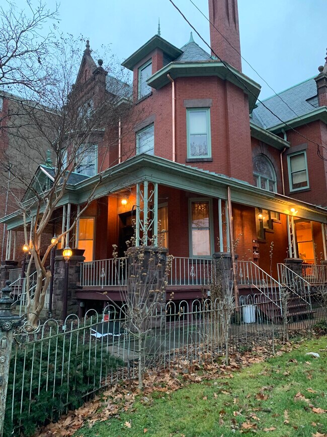 William Wohlsen Mansion - 537 W Chestnut St