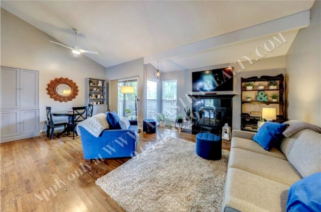 Building Photo - Beautiful Updated 3 Bed 3 Bath Home in Ove...