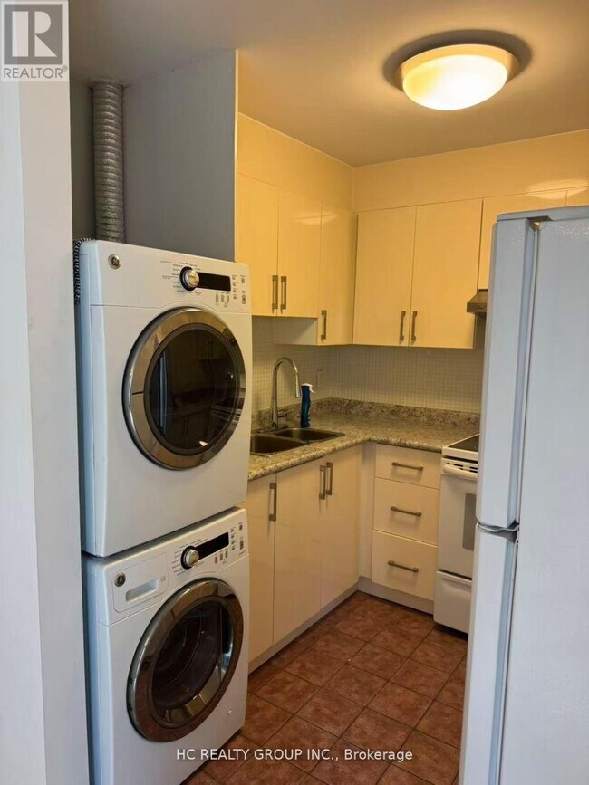 Photo du bâtiment - 1606 Queen St E