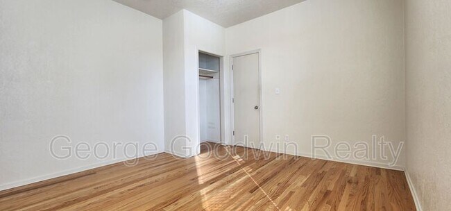 Building Photo - 1329 46th Ave