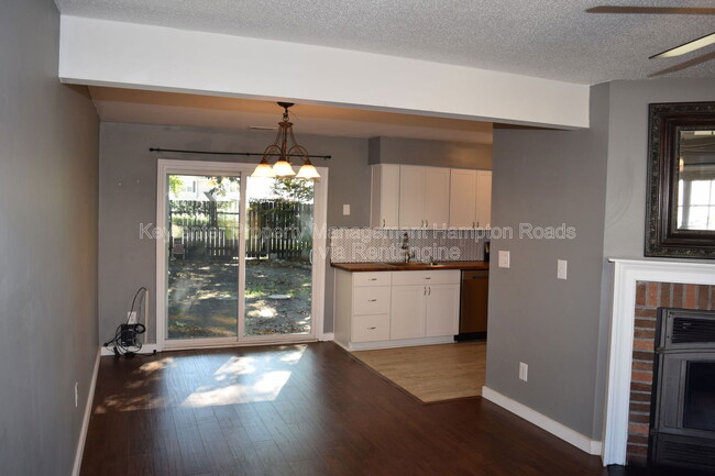 Building Photo - 1905 Devonwood Common