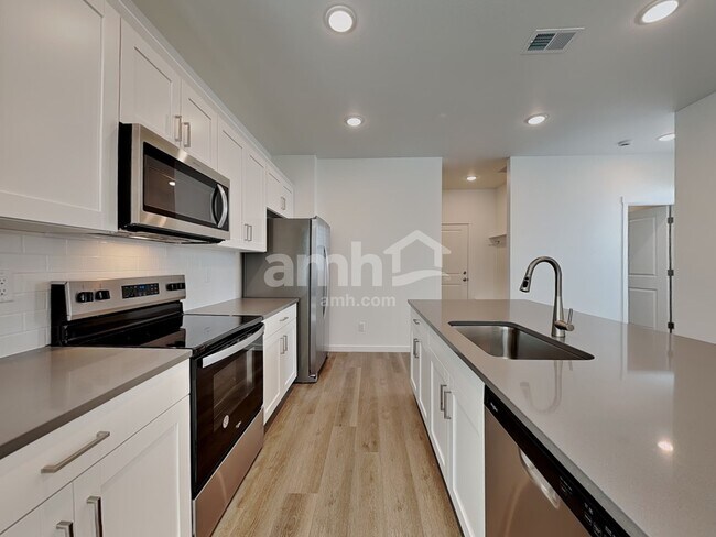 Foto del edificio - 23527 E 2nd Pl