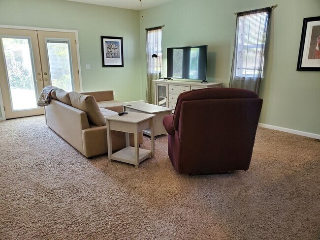 Foto del edificio - Spacious South Hill Home