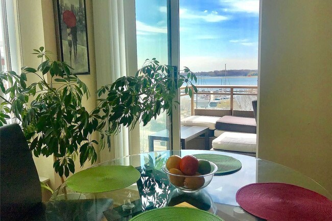 Building Photo - 500 Queens Quay W