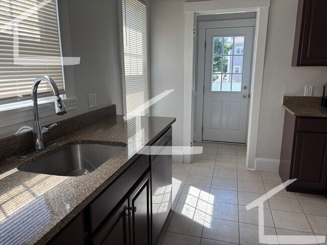 Building Photo - HOT BRIGHTON LISTING!!!!