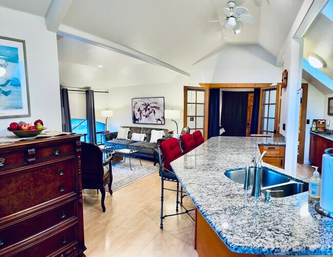 Foto del edificio - 25651 Palomares Rd