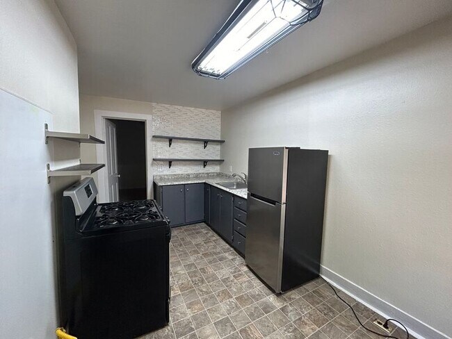 Foto del edificio - 736 Duclo Avenue