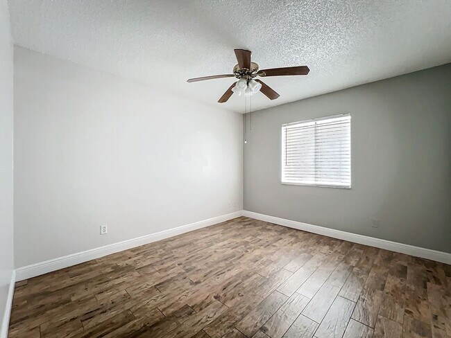 Foto del edificio - 163 Springwood Cir