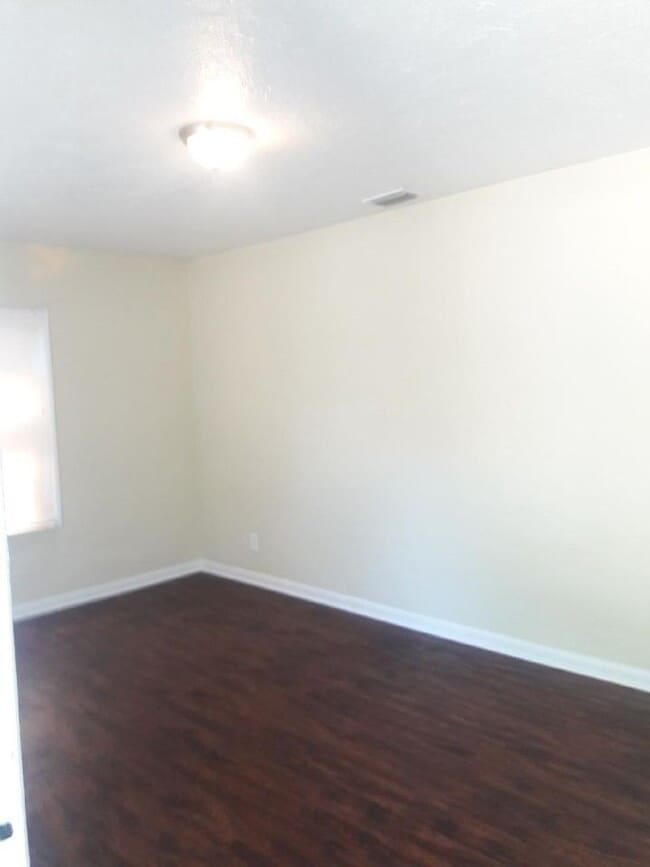 Building Photo - Come Home To This Newly Remodeled 2 Bedroo...