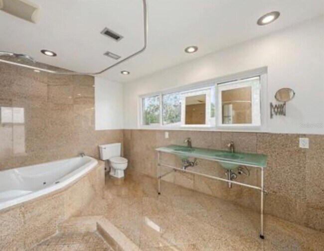 Building Photo - 115 Lake Shore Dr E