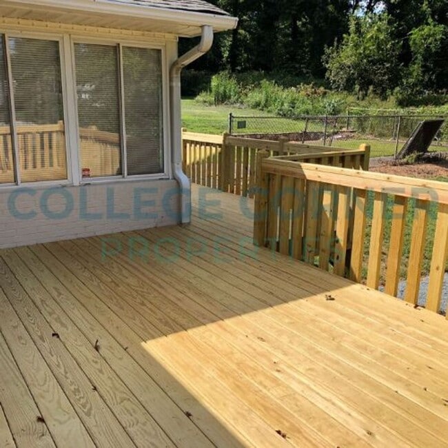 Building Photo - 1211 Brookwood Dr