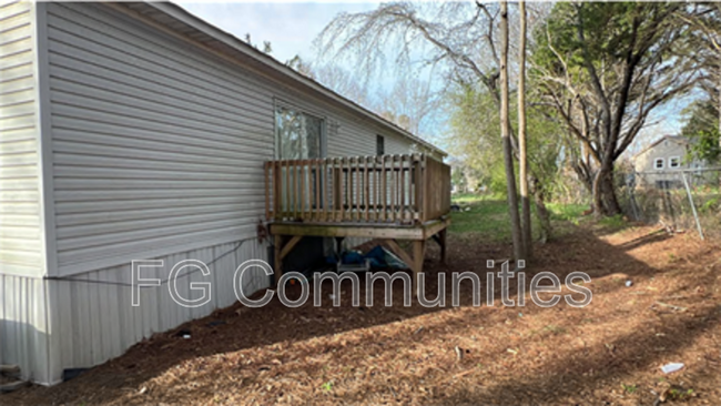 Building Photo - 1020 Old Church Rd