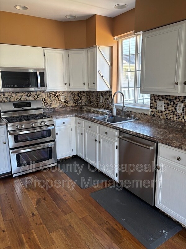 Building Photo - 6 Creek Side Ct