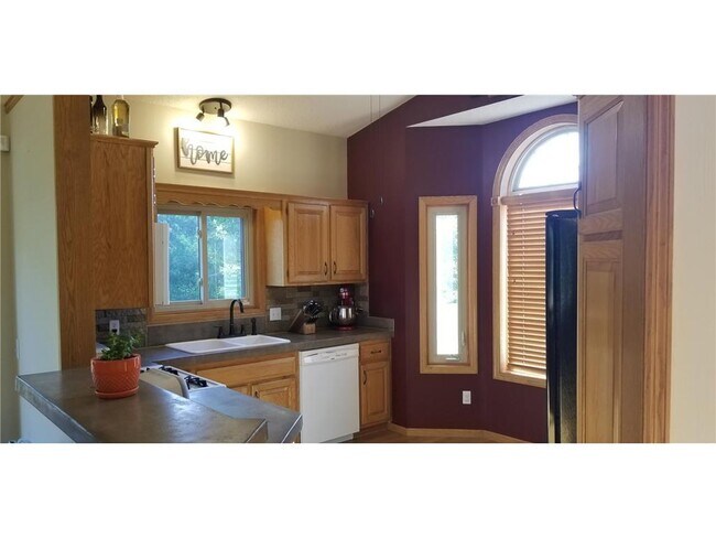 Foto del edificio - 25145 Larch St NW