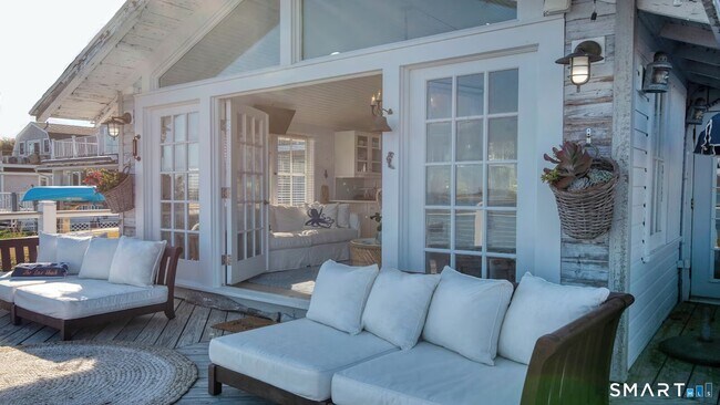 Foto del edificio - 114 Jupiter Point Rd