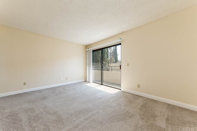 Master Bedroom - 18620 Burbank Blvd