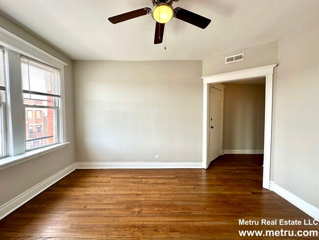 Foto del edificio - 2807 N Kedzie Ave