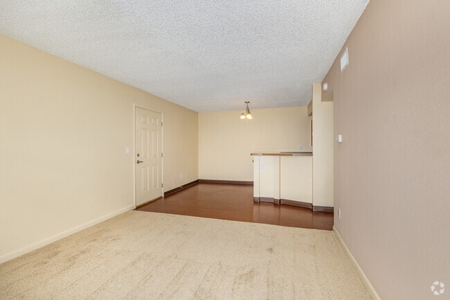 1BR, 1BA - 660SF - Living Room - Maplewood Apartments