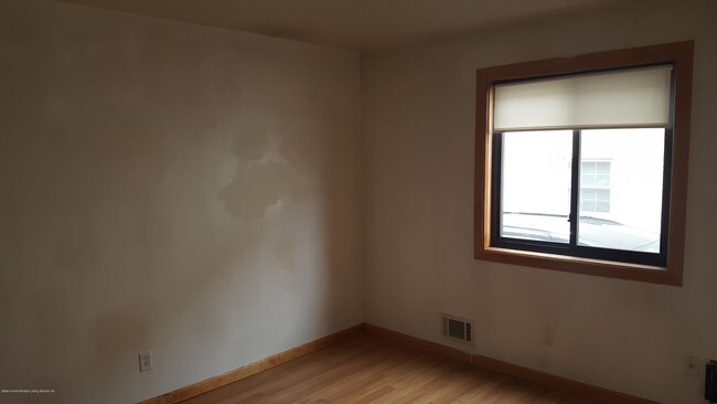 Building Photo - 477 Klondike Ave