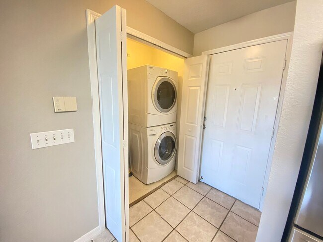 Foto del edificio - Stylish Orlando Condo in Gated Community –...