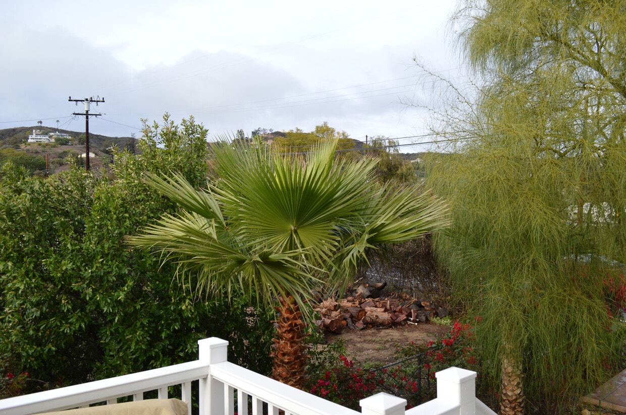 515 W Loop Dr, Camarillo, CA 93010 Condo for Rent in Camarillo, CA