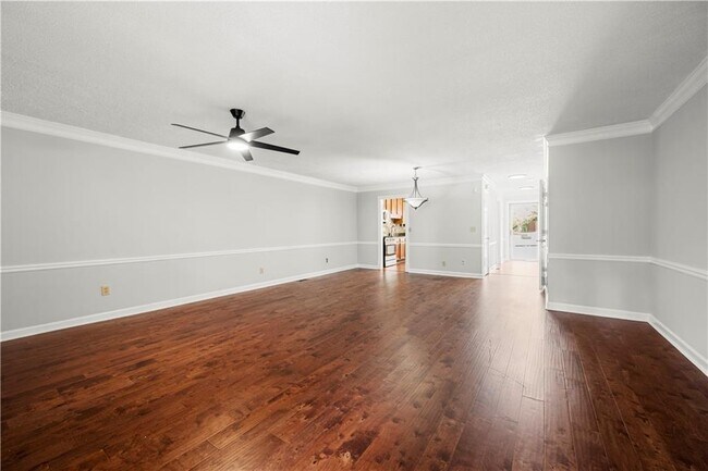 Building Photo - 1100 Magnolia Way SE