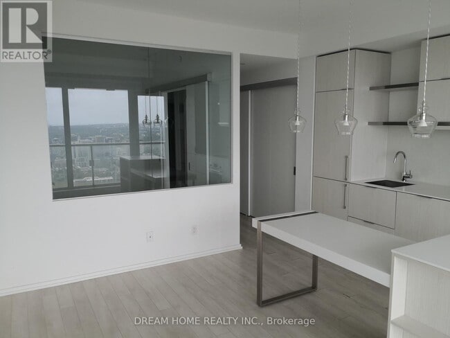 Building Photo - 197 Yonge St