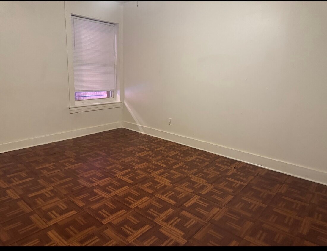Foto principal - 27 E Main St