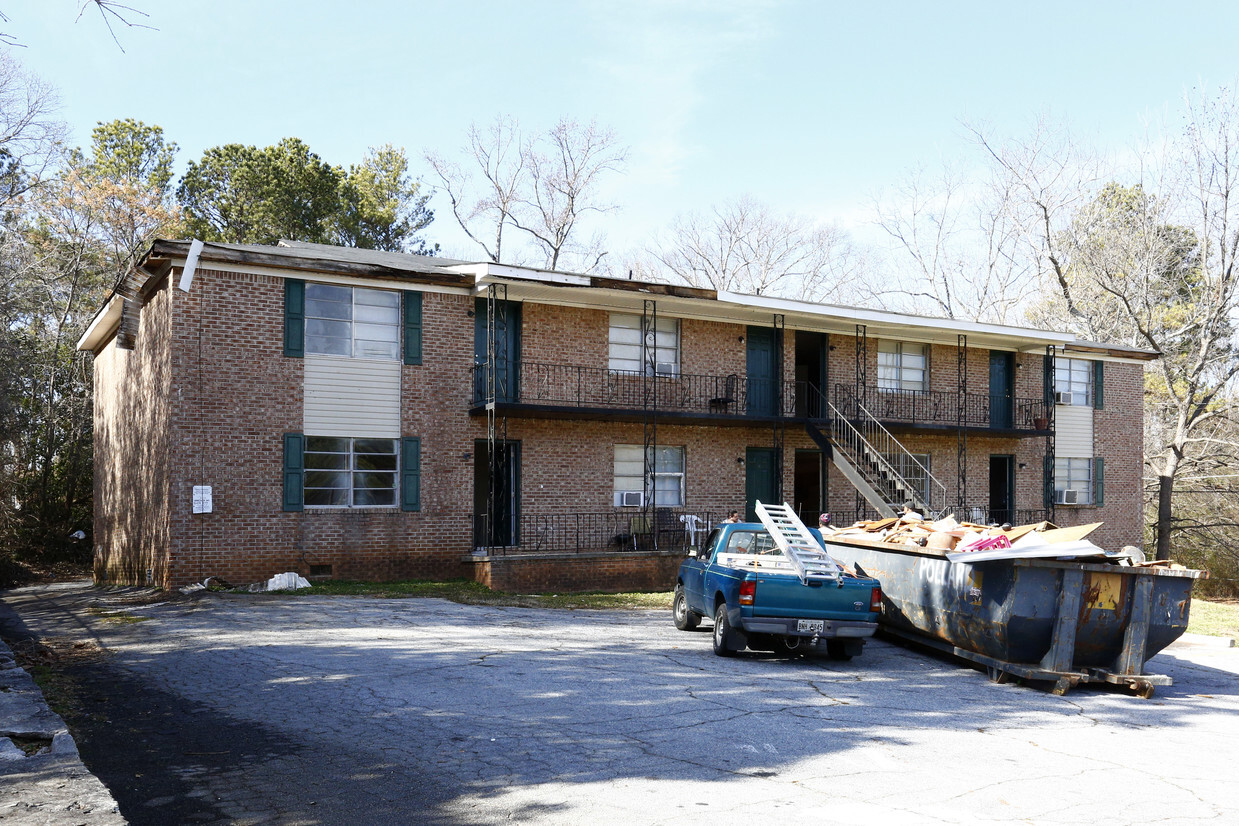 Primary Photo - Glade Road Apartments