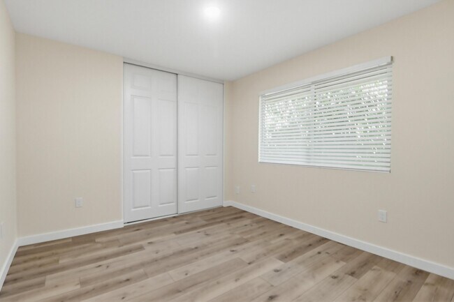 Foto del edificio - 3860 Helix St