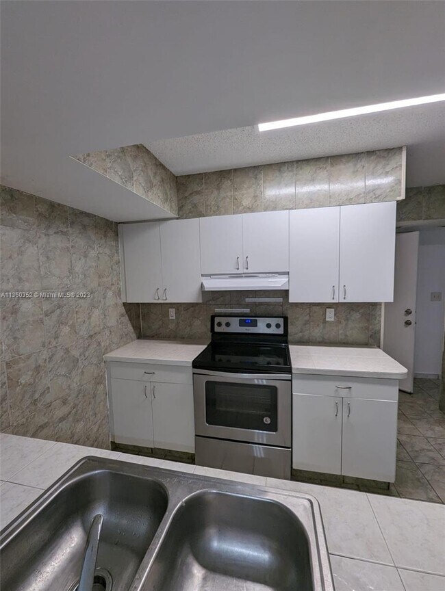 20810 San Simeon Way, Miami, FL 33179 Townhome Rentals in Miami FL