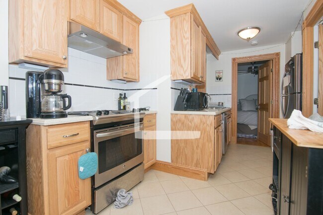 Foto del edificio - 10 S Russell St