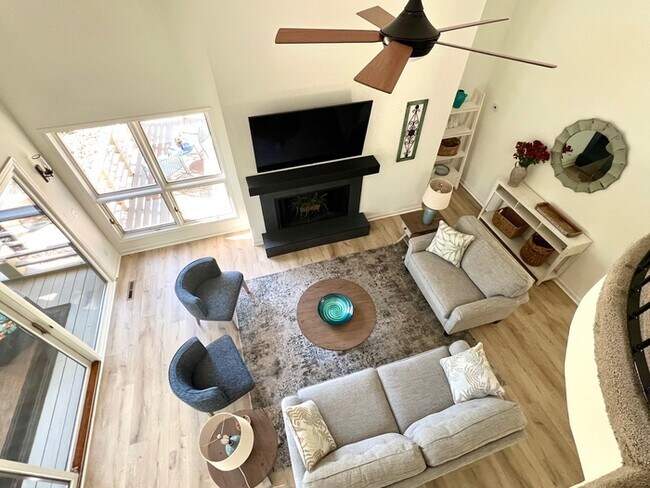 Foto del edificio - 2975 Deer Point Dr