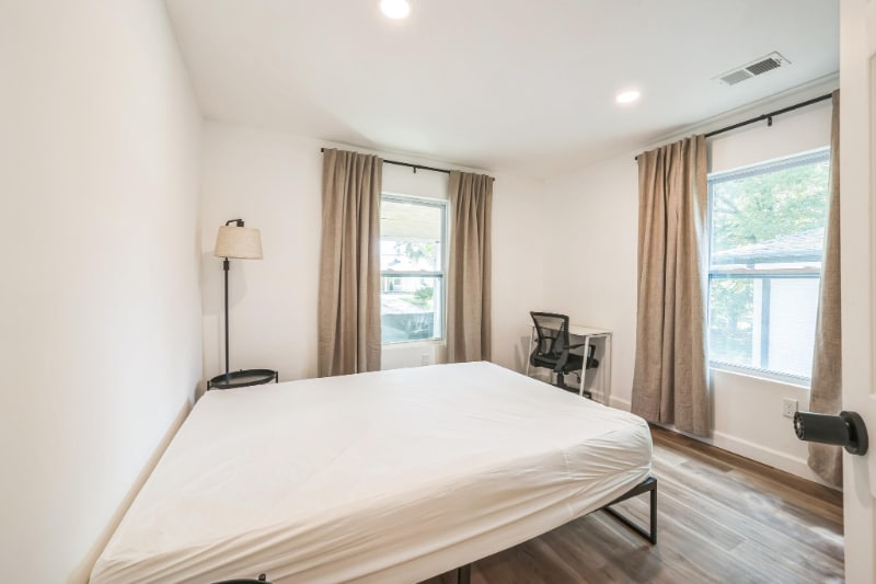 Photo - 364 Adelle St SE