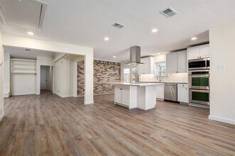 Building Photo - 10521 Sandpiper Ln