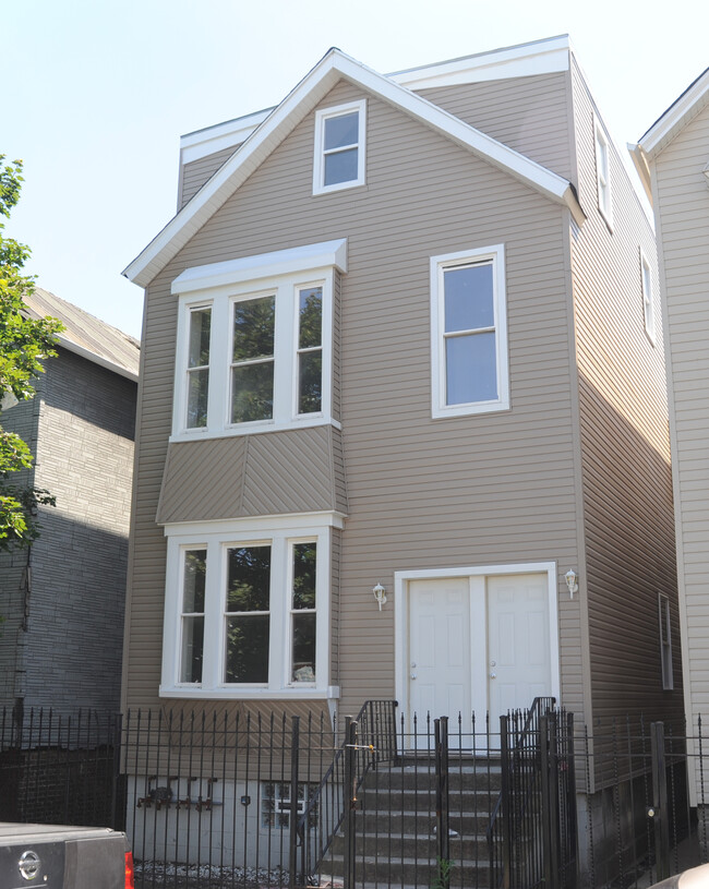 715 W. 47th Place - 715 W 47th Pl