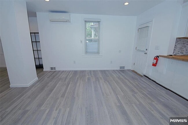 Foto del edificio - 454 Undercliff Ave
