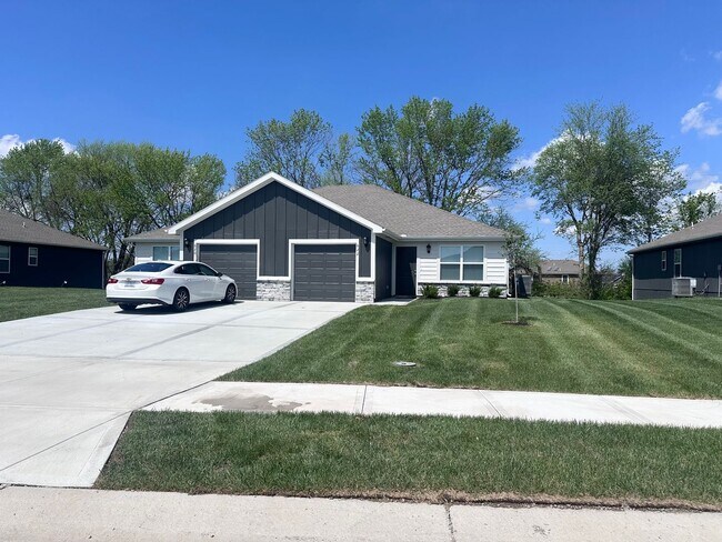 Foto del edificio - 620-622 Fall Meadow