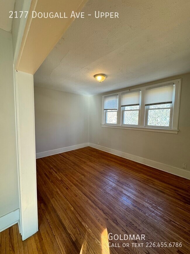 Building Photo - Cozy Upper Unit Now Available!!