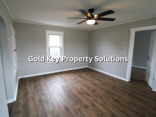Building Photo - MUNCIE 1 BR 1 BA House with Central Air and Fenced Backyard (NO SECTION 8)